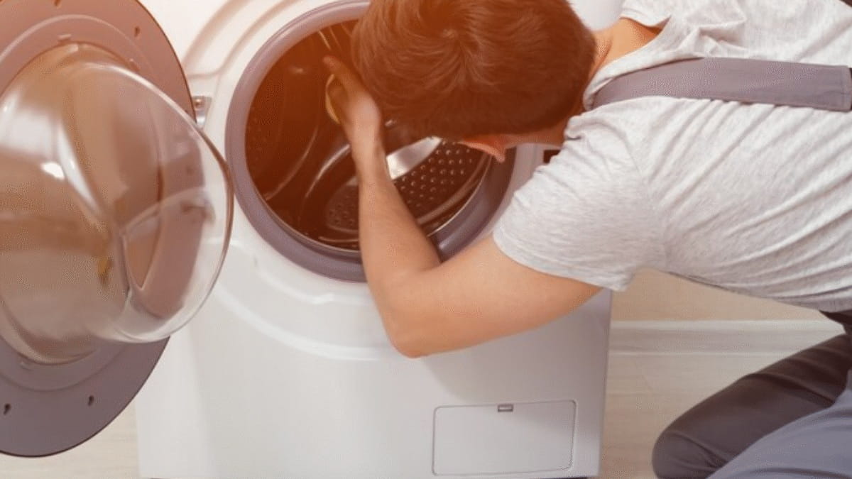 علت تخلیه نکردن آب لباسشویی چیست؟ (بررسی کامل پمپ و فیلتر)